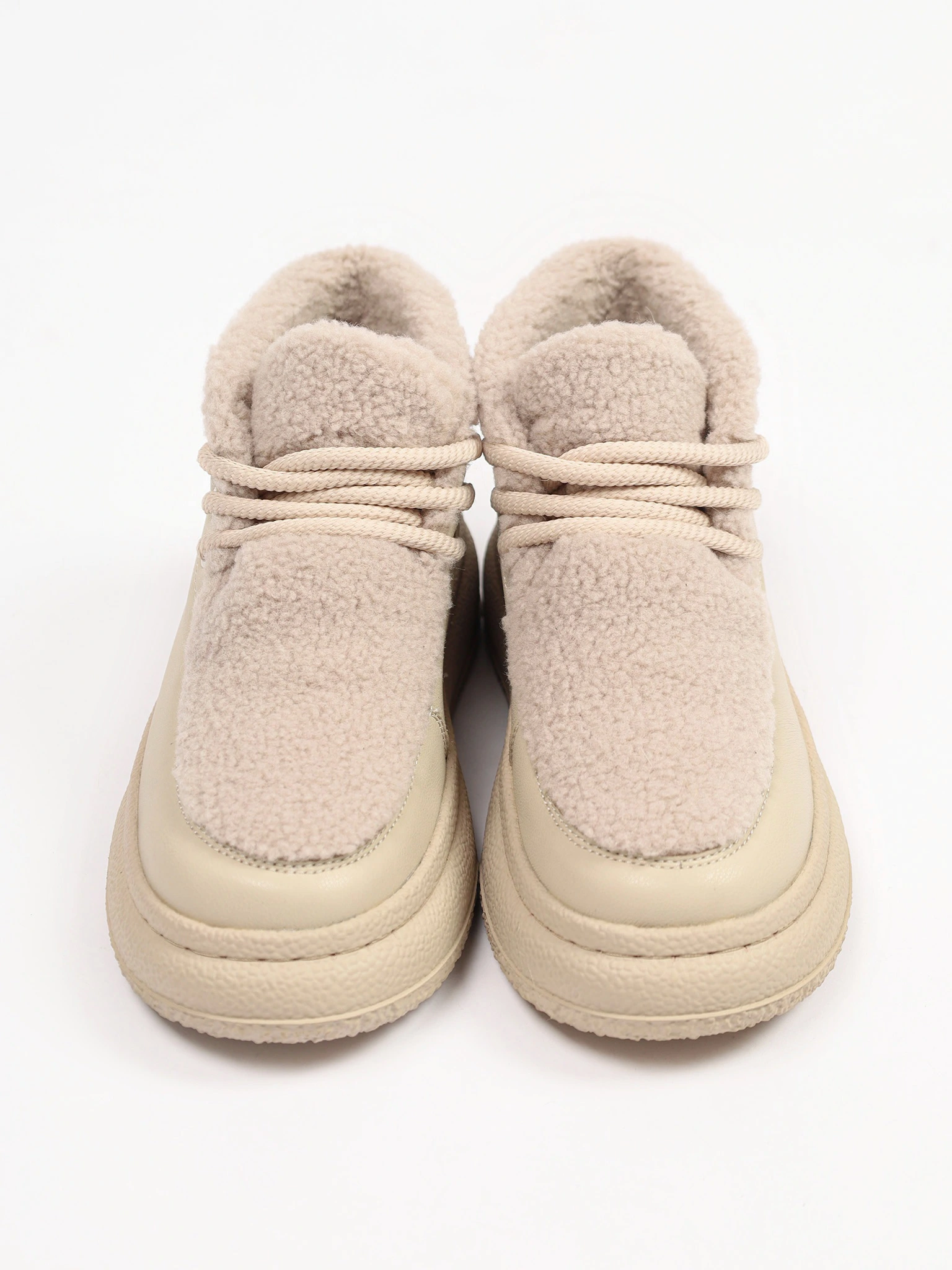 Ботинки комбинированные бежевого цвета на средней платформе